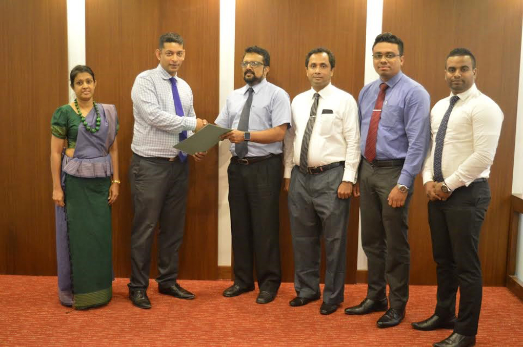 Onalie Dissanayake (Manager Education Services, CIM Sri Lanka), Brian Selvanayagam (Chairman, CIM Sri Lanka), Lalith Jayakody (Actng. CEO, PABC), Rohitha Amarapala (Head of HR, PABC), Mahendra Rajapathy (Manager HR Operations, PABC) and Dilshan Lankathilaka (Manager L & D, PABC)