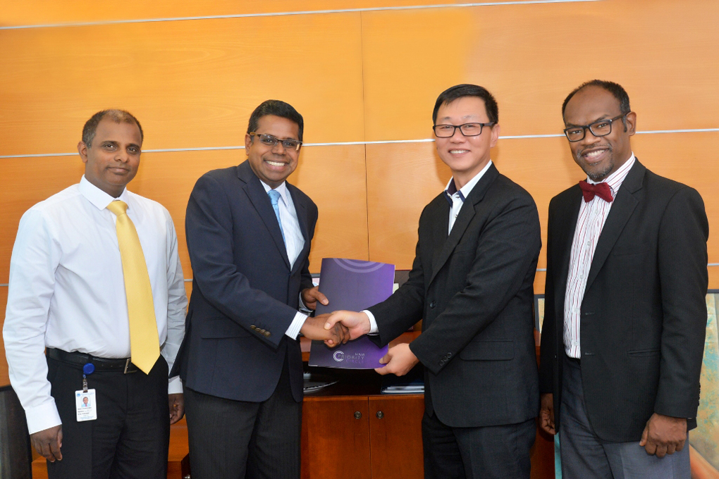 Photo Caption: Picture shows Dilshan Rodrigo, Chief Operating Officer, HNB, exchanging the MOU with Dr TAN Wu Meng, Consultant, Medical Oncology, Parkway Hospitals Singapore.  Sivarajah Nandakumar, Head of Private Banking, HNB and Shuvo Hridayesh, Director Parkway Patient Assistance Center, Sri Lanka are also in the picture.