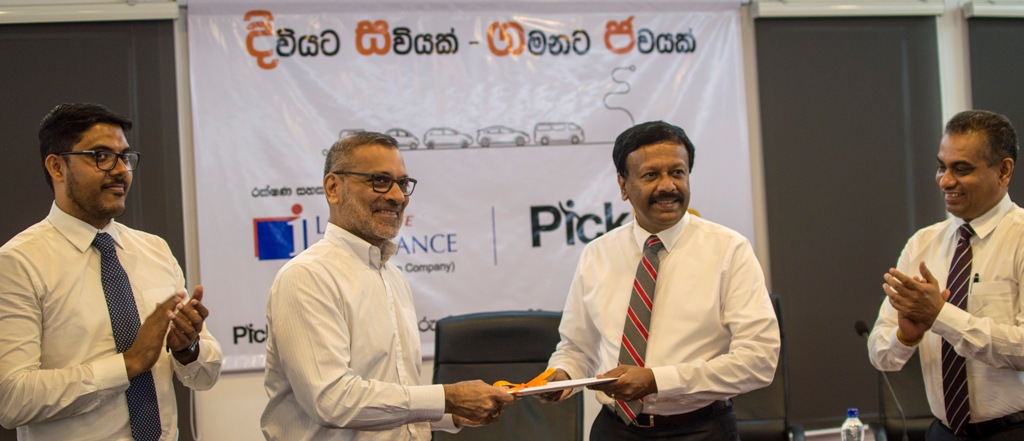 Ajit Gunewardene, Chairman of PickMe and Kapila Jayawardena, Managing Director/Chief Executive Officer of Lanka Orix Leasing Company PLC (LOLC) officially launching the life insurance for PickMe drivers; PickMe Chief Executive Officer Jiffry Zulfer (far left) and Nilanga Wickramasinghe, Chief Operating Officer of LOLC Insurance (far right) are also present.