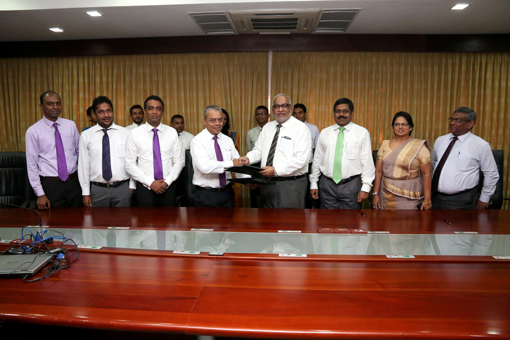 From left: Nuwan Pushpakumara (Head of Finance - Softlogic Life Insurance PLC), Piyumal Wickramasinghe (AGM - Life Operations, Softlogic Life Insurance PLC), Lasitha Wimalarathne (DGM - Life Operations, Softlogic Life Insurance PLC), Ifthikar Ahamed (Managing Director - Softlogic Life Insurance PLC), Jegan Durairatnam (CEO/ Managing Director - Commercial Bank of Ceylon PLC), S Renganathan (COO/ Executive Director - Commercial Bank of Ceylon PLC), Sandra Walgama (Deputy General Manager - Personal Banking, Commercial Bank of Ceylon PLC) and Delakshan Hettiarachchi (Assistant General Manager - Personal Banking III/SME, ,Commercial Bank of Ceylon PLC)