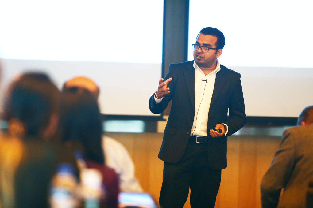 Headstart CEO Mr. Hasitha  Dela presents a case study on Sri Lanka’s ‘smart schools’ project to Microsoft in Singapore.