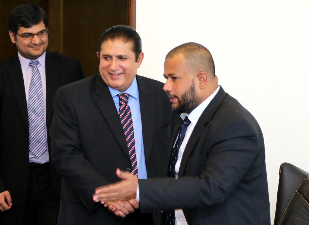 Minister of Industry and Commerce Rishad Bathiudeen (right) meets Acting High Commissioner of Pakistan Dr. Sarfraz Ahmad Khan Sipra (centre) on 22 June for "rice talks" at the Ministry of Industry and Commerce, Colombo 3