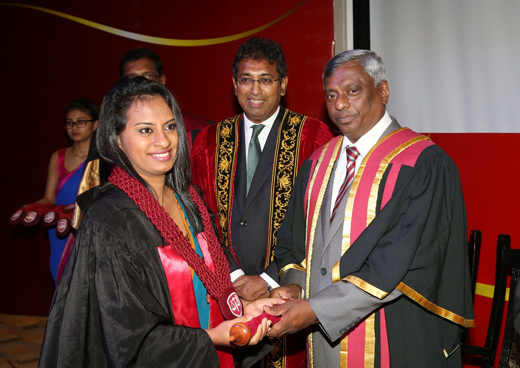 CA Sri Lanka President Mr. Lasantha Wickremasinghe presents the FCA designation to a new Fellow member while Deputy Minister of National Policies and Economic Affairs Dr. Harsha De Silva looks on