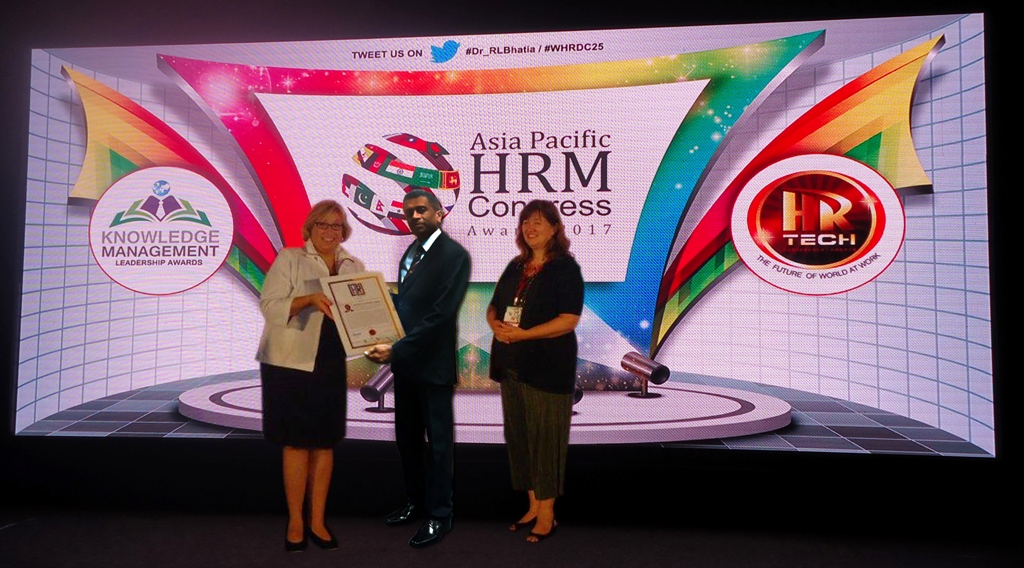 Hayleys Plantations Deputy General Manager – HR & Corporate Sustainability, Anuruddha Thiththagalla Gamage accepting the award for Most Innovative HR Practices at the Asia Pacific HRM Congress Awards 2017