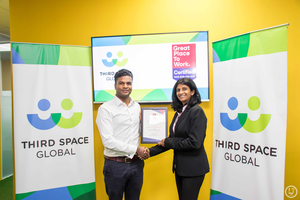 TSG 1 - GPTW CEO, Ratanayaka and TSG CEO, Nilaweera with the GPTW award