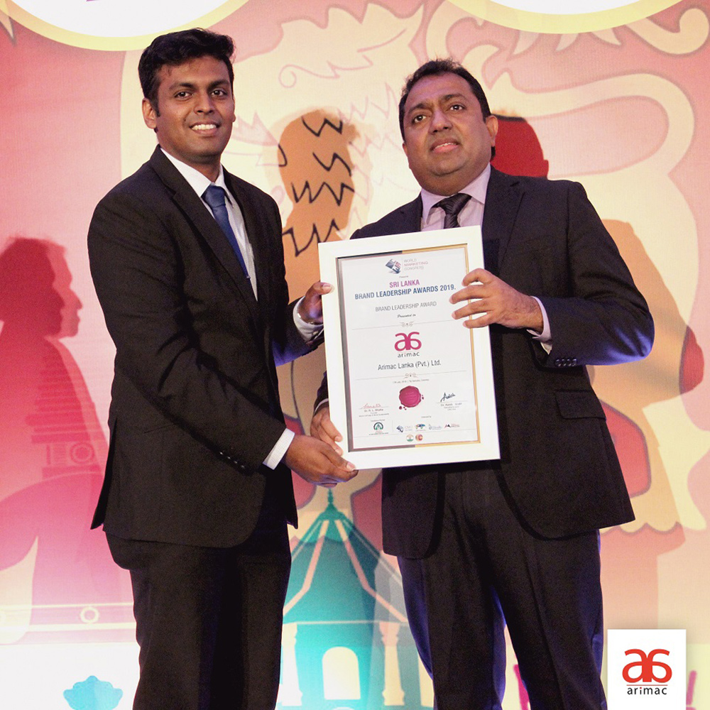 Tharindu-Kanakaratne--Head-of-Marketing-at-Arimac-Receiving-the-Brand-Leadership-Awards