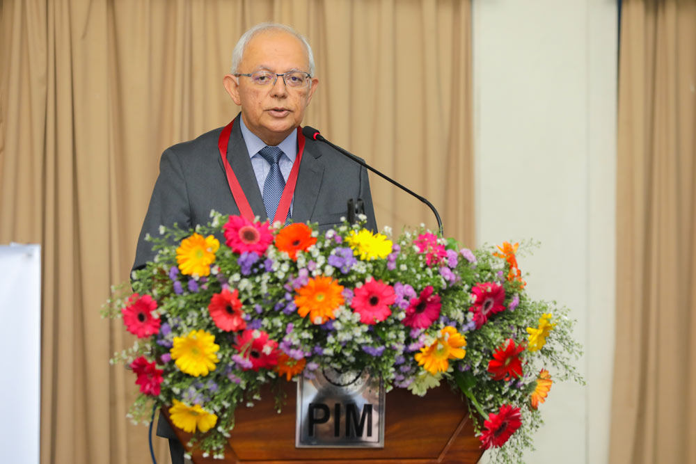 Deshamanya-Dr.-Mahesh-Amalean-delivering-the-oration.jpg