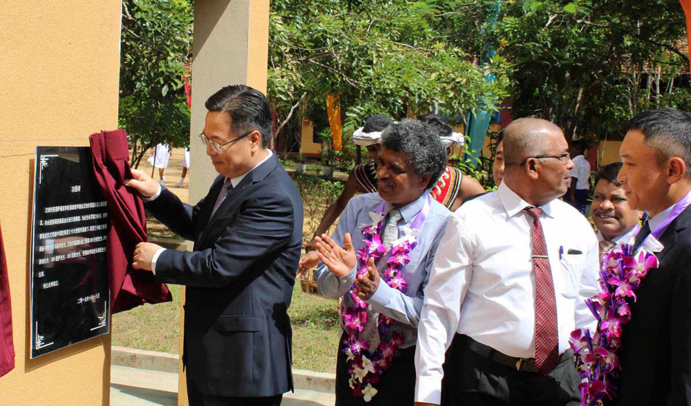 Ambassador-Cheng-Xueyuan-Unveils-Plaque