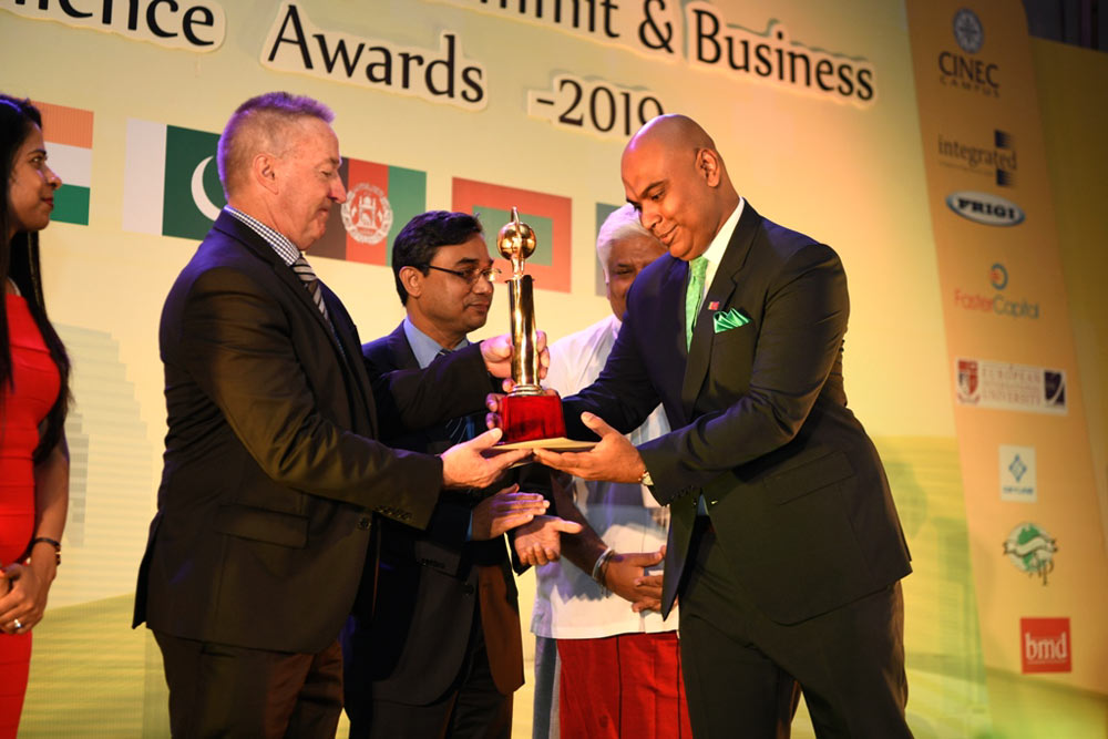 Dr.-Nirmal-De-Silva-receiving-the-award2