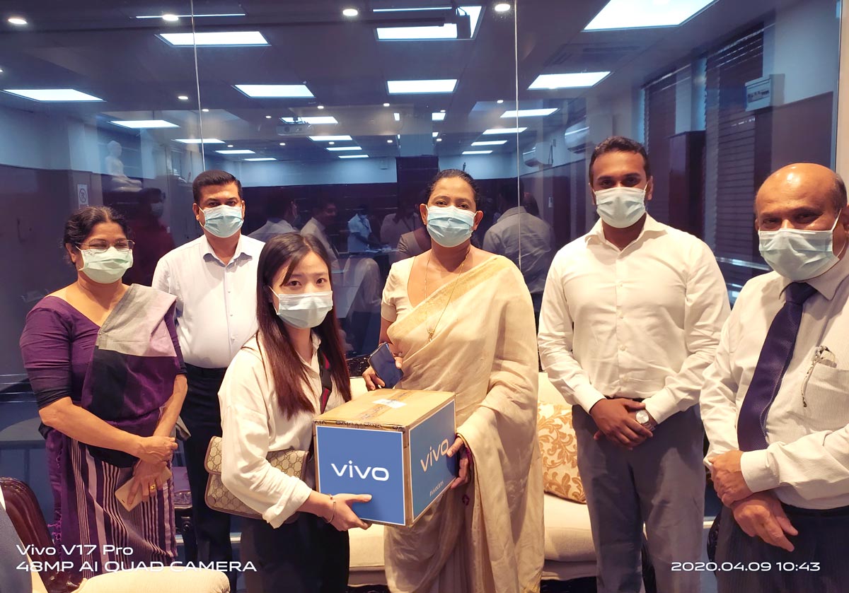 vivo-donates