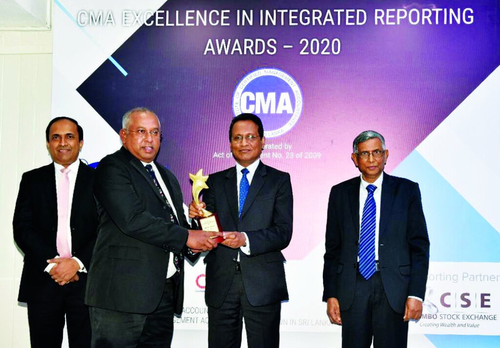 DIMOs-Group-CEO-Gahanath-Pandithage-receiving-the-Overall-Winner-award-1-1.jpg