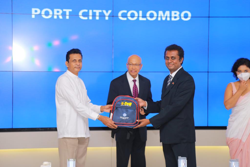 Program to provide school bags to children from low income families04 (1)