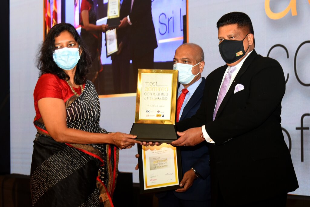 Sheamalee Wickramasingha, Group Managing Director of CBL Group, accepts the award on behalf of CBL