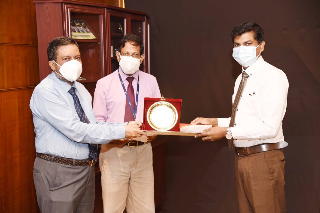 Prof. Rathnayake, Chancellor, SLIIT and Prof. Rahula Attalage, Dean, FGSR Recognition Award to Prof