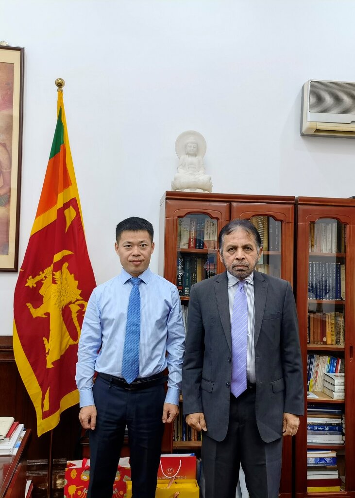 General-Manager-Port-Investment-Services-at-HIPG-Justin-Zhang-with-Sri-Lankas-Ambassador-to-China-Dr.jpg