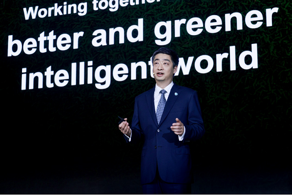 Ken-Hu-Huaweis-Rotating-Chairman-speaking-at-HAS-2022.png