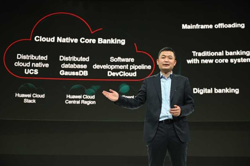 William Dong delivering the speech Huawei Cloud Everything as a Service for Smart Finance (LBN Fill)