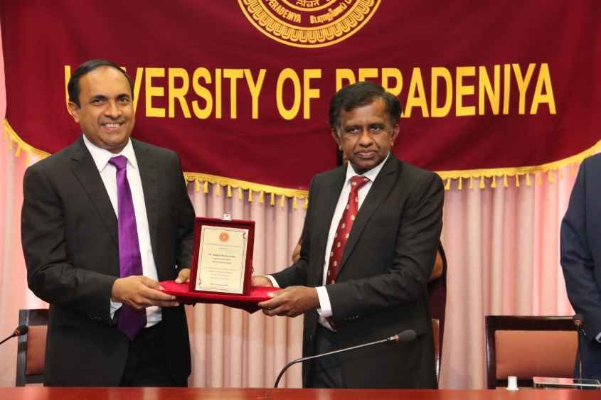 University-of-Peradeniya-MoU-signing-LBN.jpg