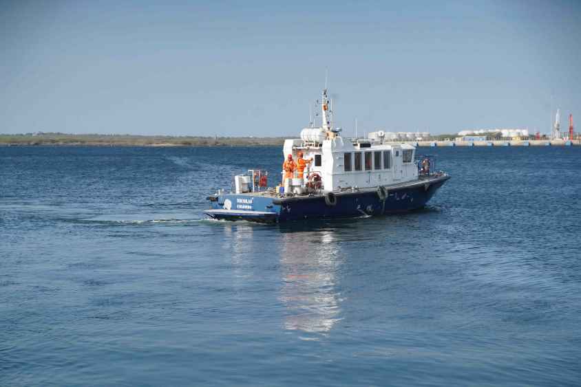 A service boat heading to a crew change operation at Hambantota anchorage (LBN)