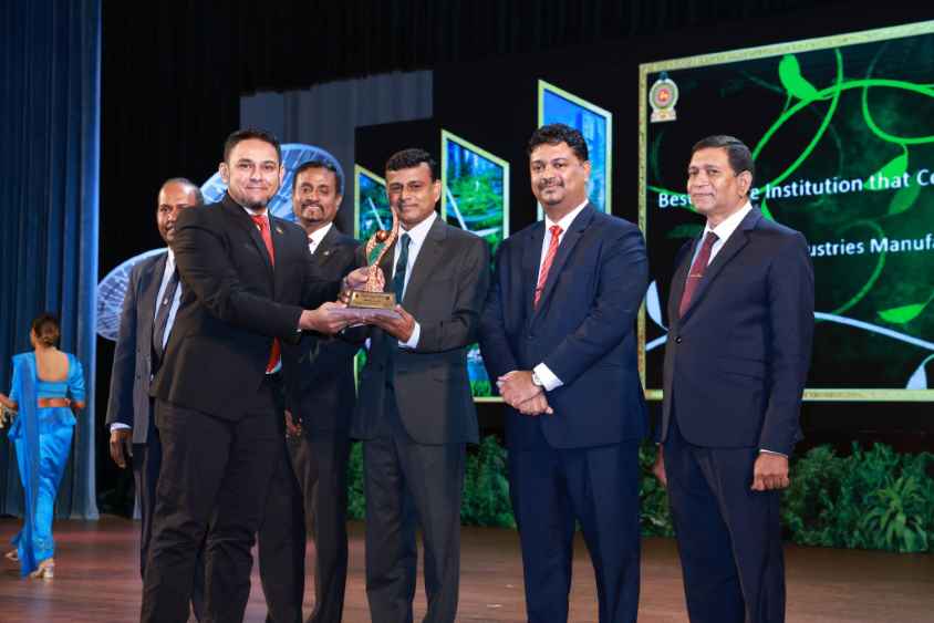 1-Aazim-of-Lumala-receiving-award-LBN.jpg