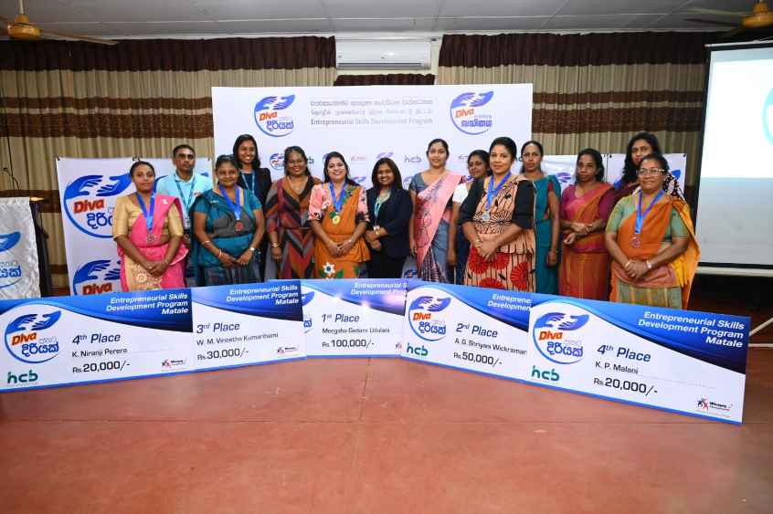 The Diva Daathata Diriyak Matale Program Award Winners receiving their cash prizes (LBN)