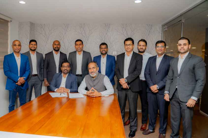 Group photo - Signing of agreement 01 - Preferred for publishing (LBN)