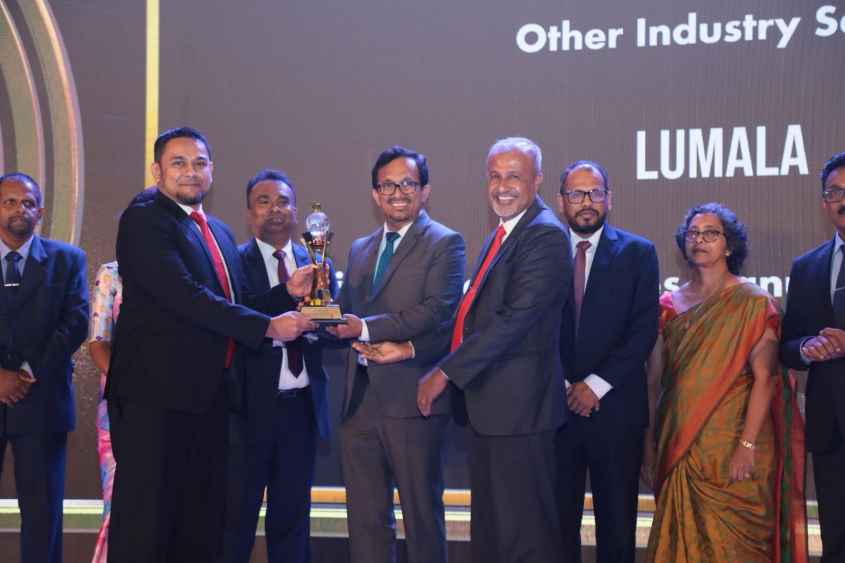 Image 1- Lumala receiving award (LBN)