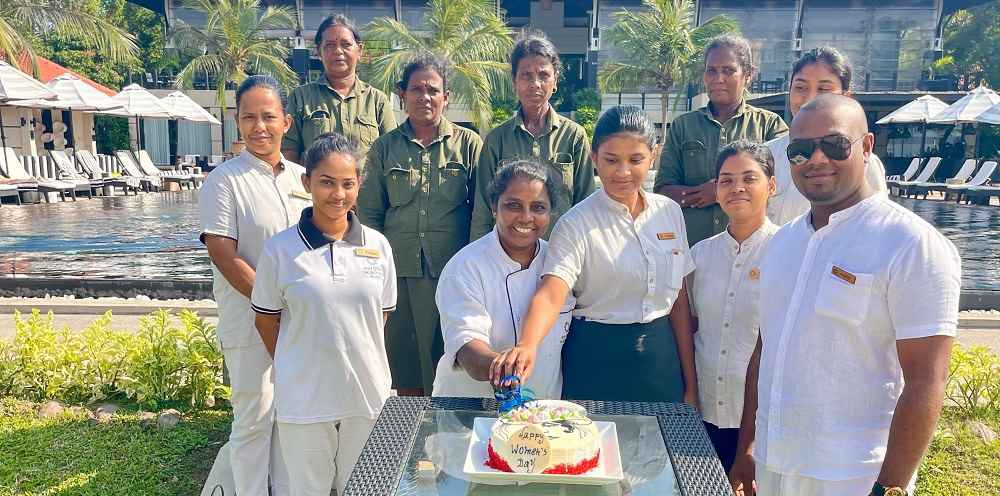 Image 1- Sun Siyam Pasikudah Women's Day cake-cutting (LBN)